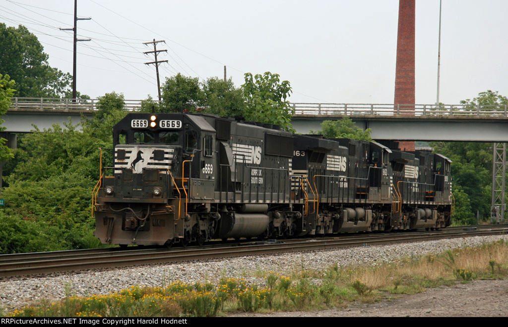 NS 6669 leads train 920's power past the signals at Russel